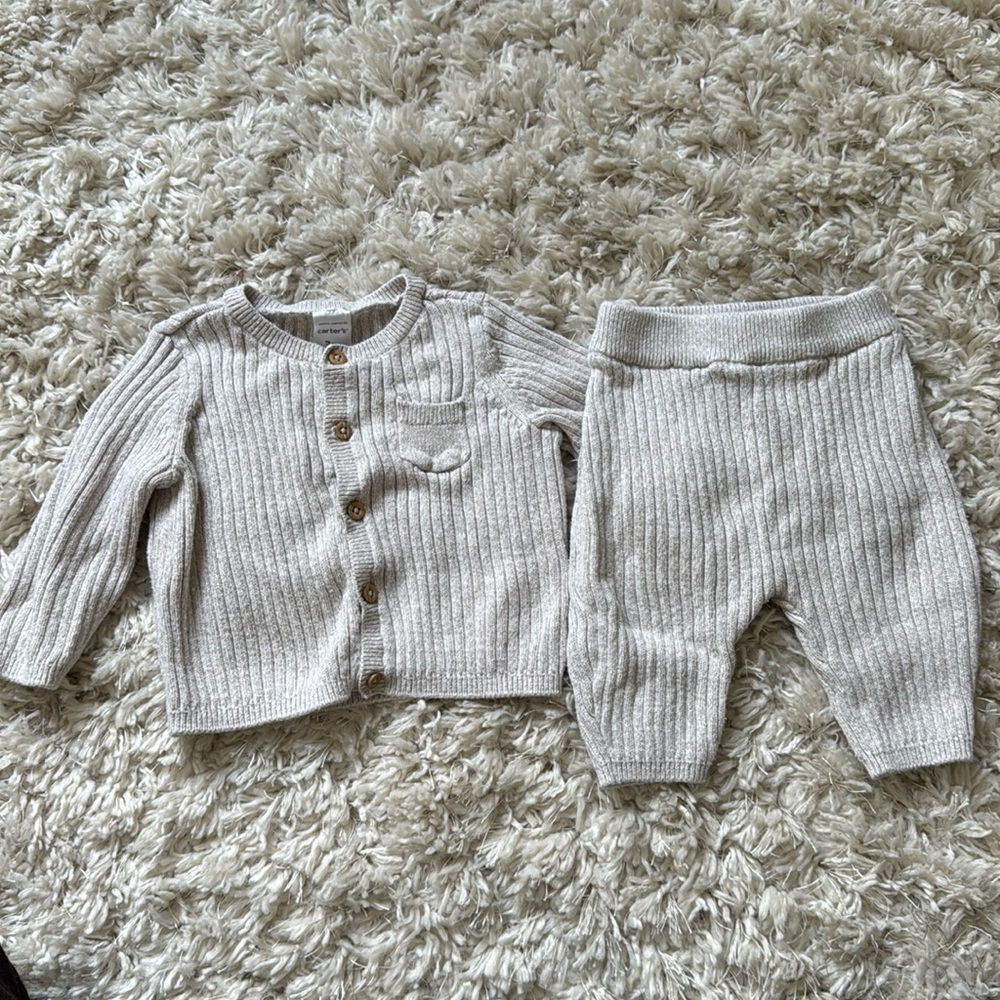Cater’s comfy baby set